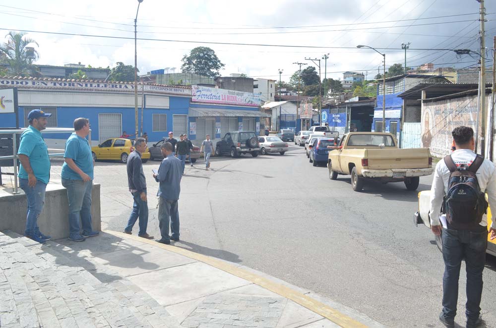 Concejales y comerciantes de Carrizal discuten propuestas para mejorar la movilidad