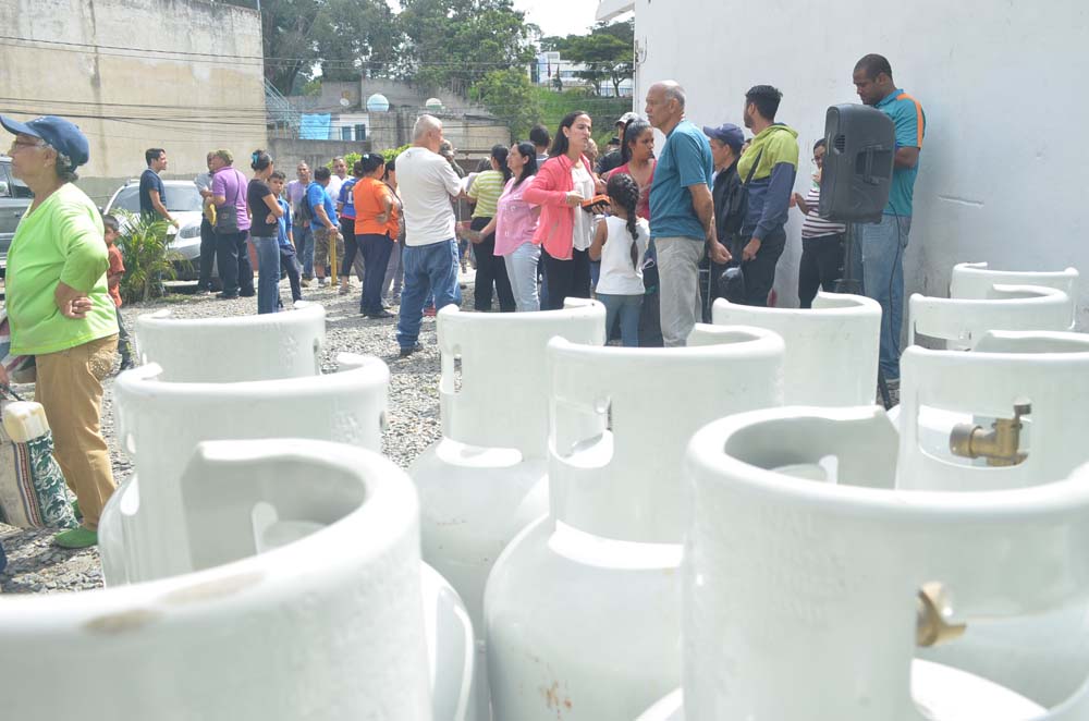 Más de 300 familias de Carrizal atendidas con venta de cilindros de gas doméstico