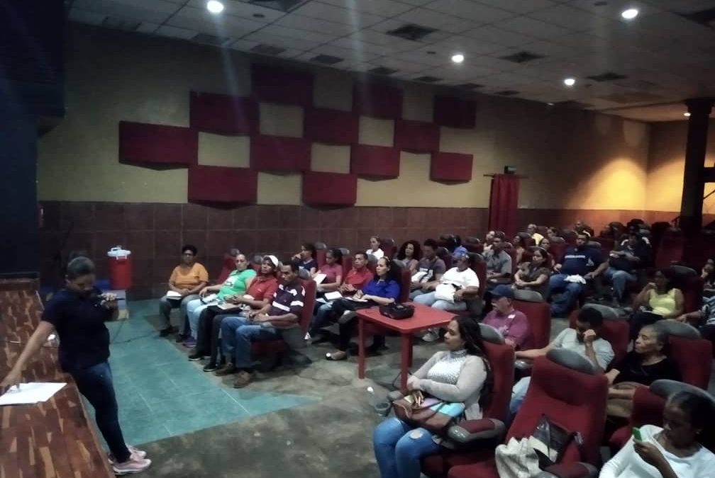 Emprendedores de Paz Castillo recibieron taller sobre temas financieros