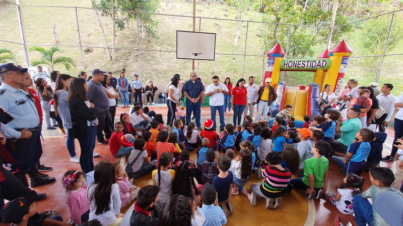 Llevaron alegría a niños de la Casa Hogar Madre María de San José