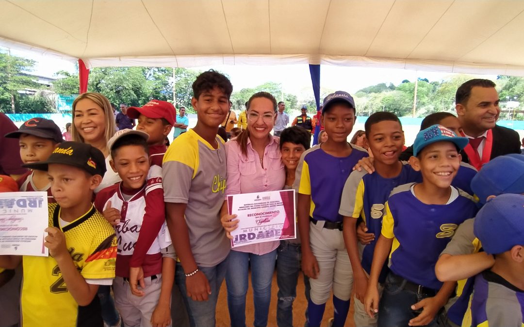 Alcaldesa Simoza celebró Día Nacional del Deporte