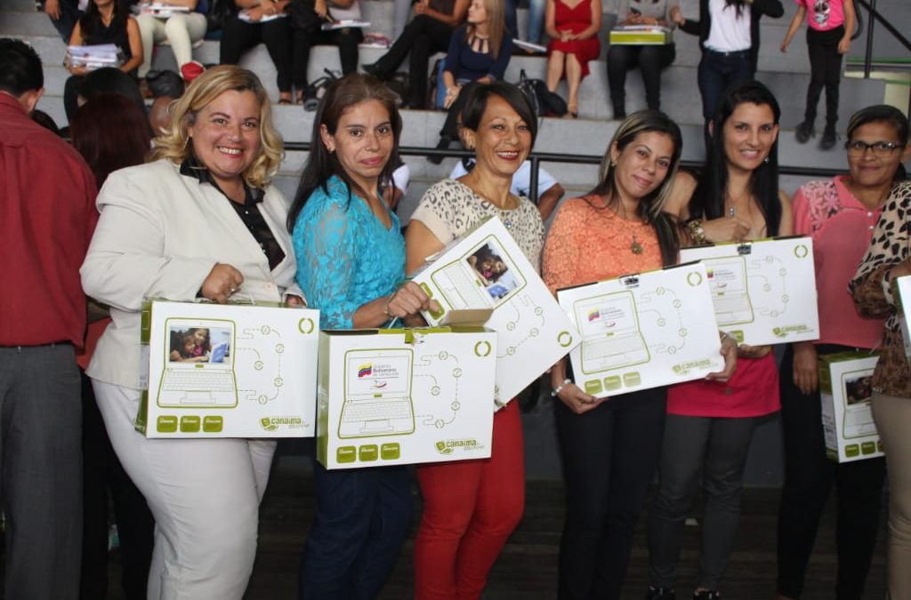Maestros carrizaleños recibieron reconocimientos por su labor