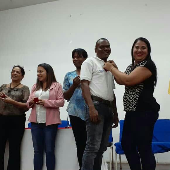 Gobierno de Miranda entregó reconocimiento a Docentes de Chacao
