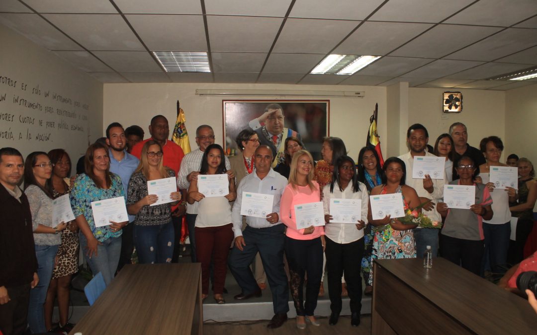 Condecorados maestros de Guarenas