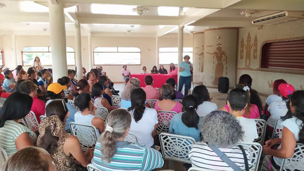 150 féminas hacen aportes sobre la Ley de Protección a la Mujer
