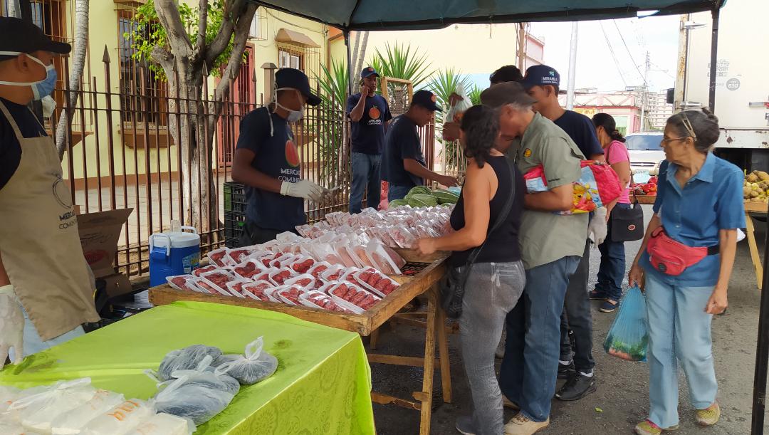 Familias de Urdaneta fueron atendidas con Mercado Comunitario