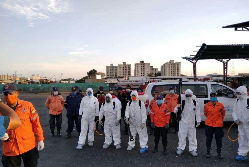 Bomberos de Miranda participan en desinfección de áreas públicas