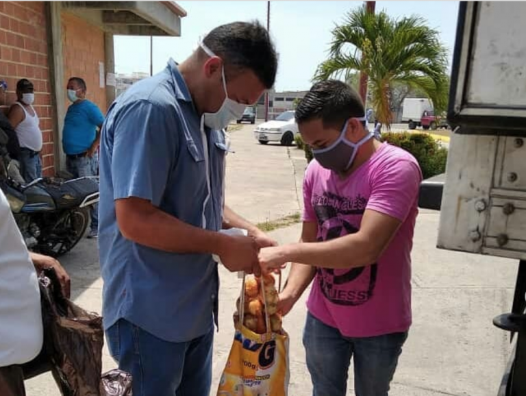 Mercado Comunitario atendió a transportistas de Brión