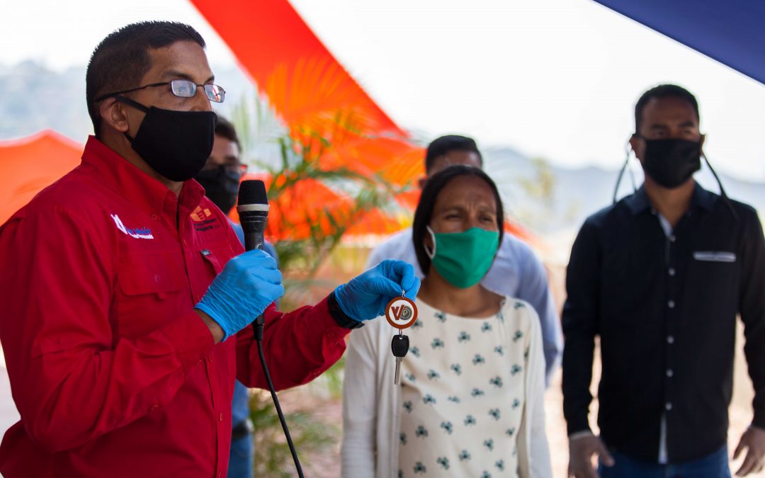 Entregaron apartamentos a familias de La Ladera en Carrizal