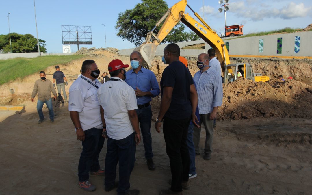 Gobernador Héctor Rodríguez supervisó labores de reparación del Distribuidor Altamira
