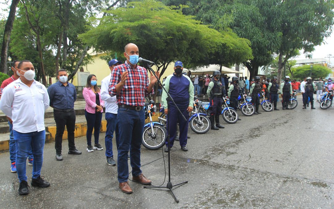 Entregan motocicletas a organismos de seguridad y prevención en Tomás Lander