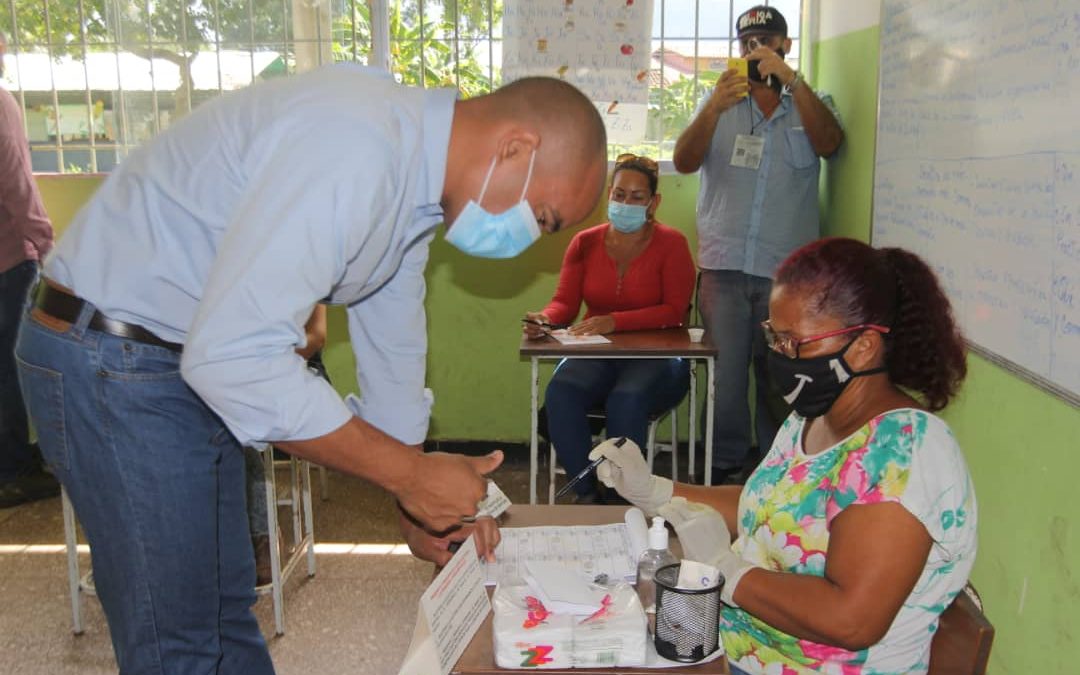 Héctor Rodríguez: Con esta elección se defiende la democracia 