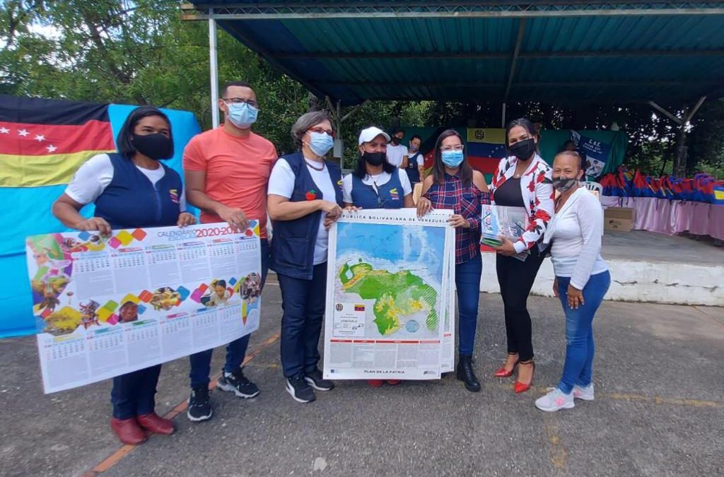 Estudiantes de Urdaneta recibieron tabletas y morrales