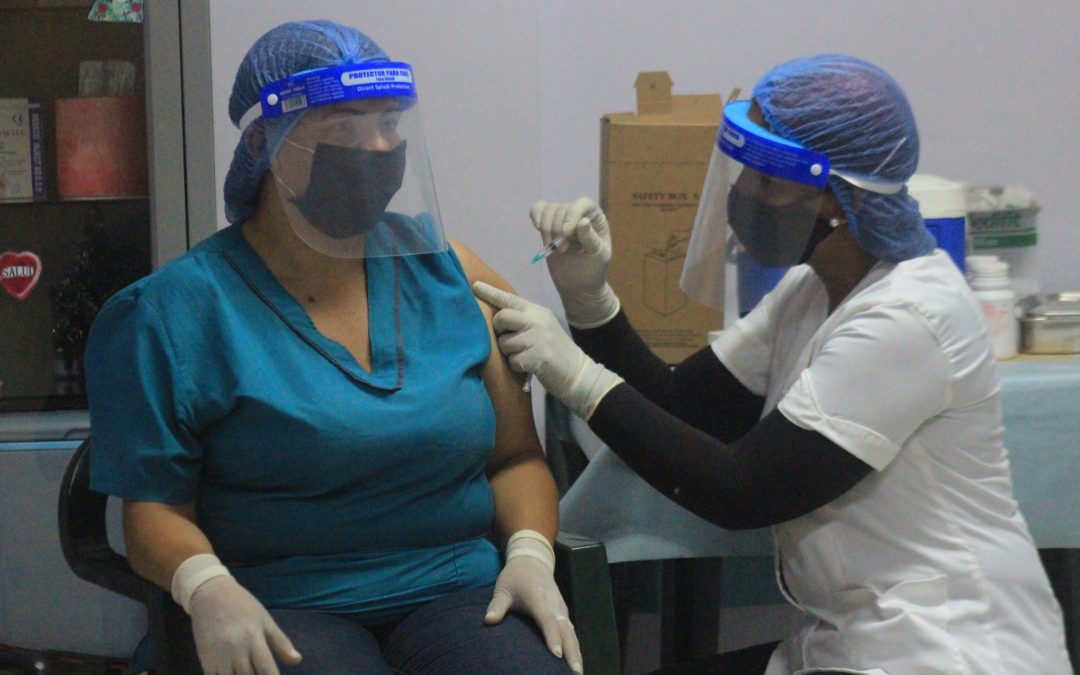Comenzó inmunización del personal sanitario de Carrizal contra la COVID-19