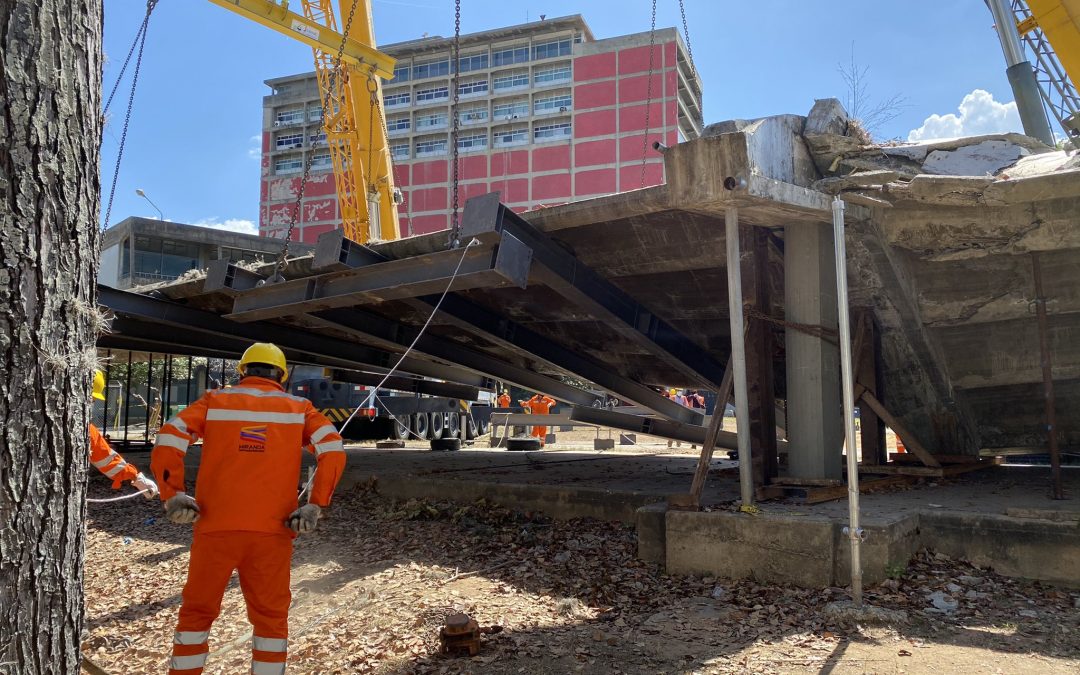 Gobernación participa en proyecto de reconstrucción del techo cubierto de la UCV