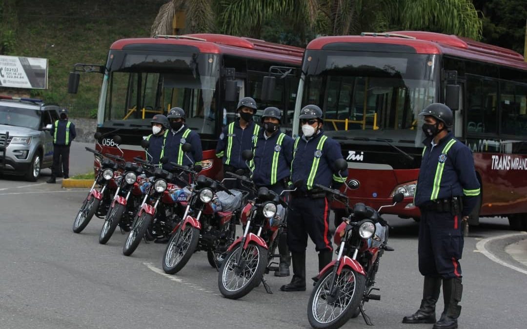 Cuadrantes de Paz de Guaicaipuro recibieron seis motocicletas
