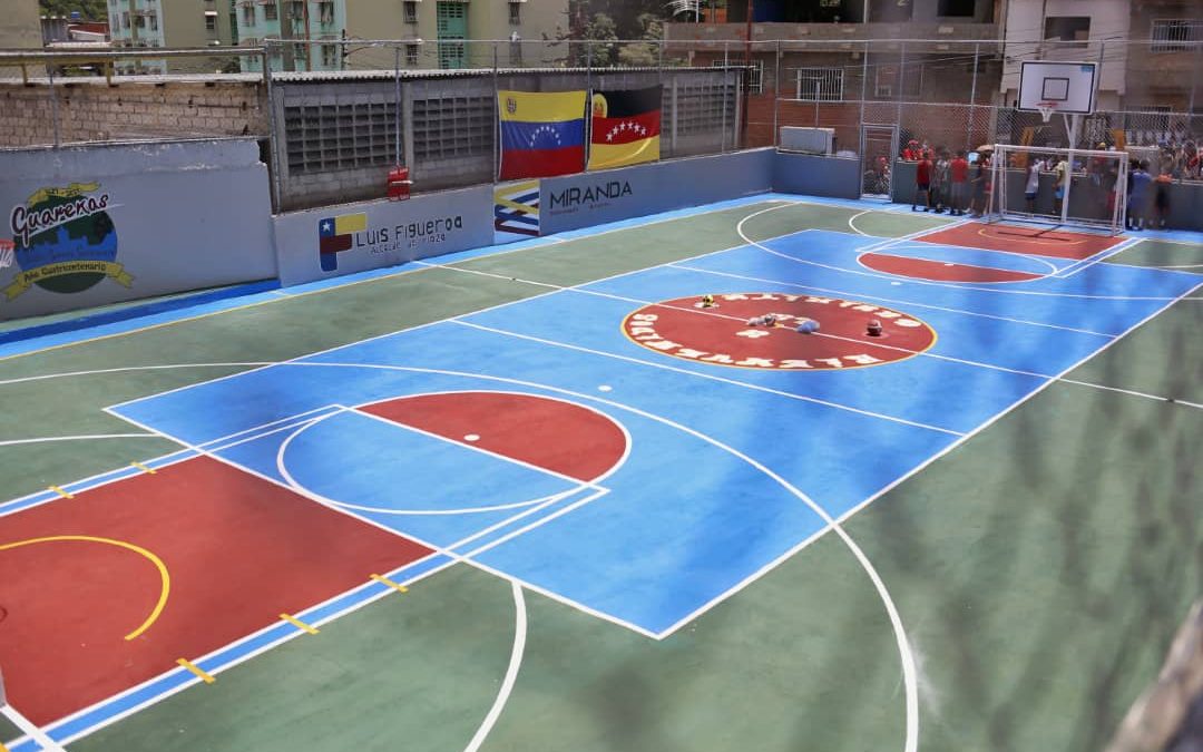 Entregan cancha deportiva a comunidad La Guairita de Guarenas