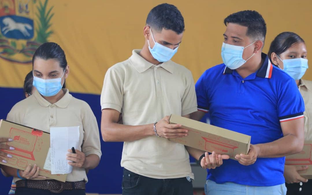 Bachilleres de Miranda cuentan con incentivos para estudios universitarios