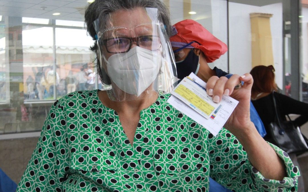 Inició aplicación de refuerzo de vacuna anticovid en abuelos de Miranda