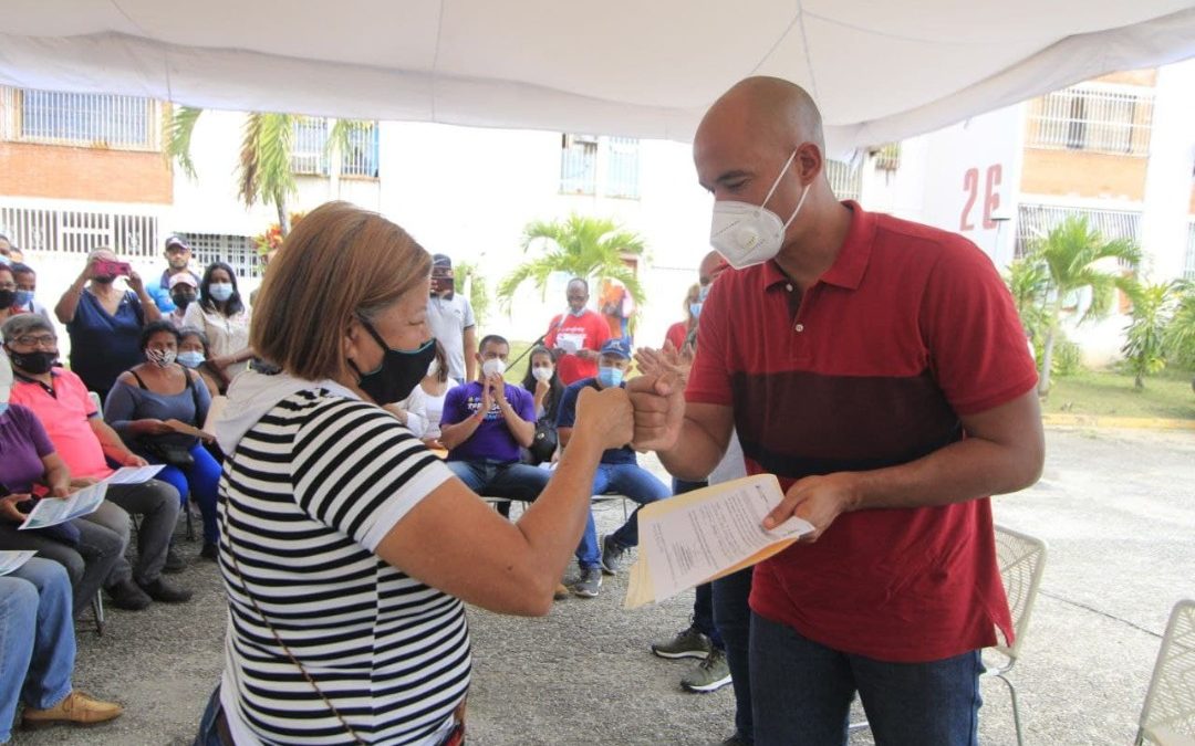 Gobernación entregó luminarias y material de impermeabilización a condominios de Valles del Tuy