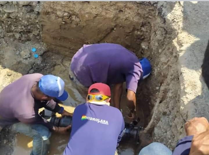 Reparan 3 averías en tubería de agua potable en la carretera Nacional La Raisa