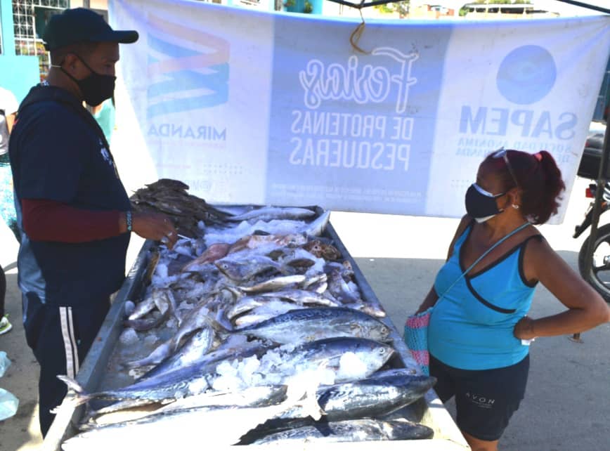 Feria del pescado llegó a comunidades de Zamora y Paz Castillo