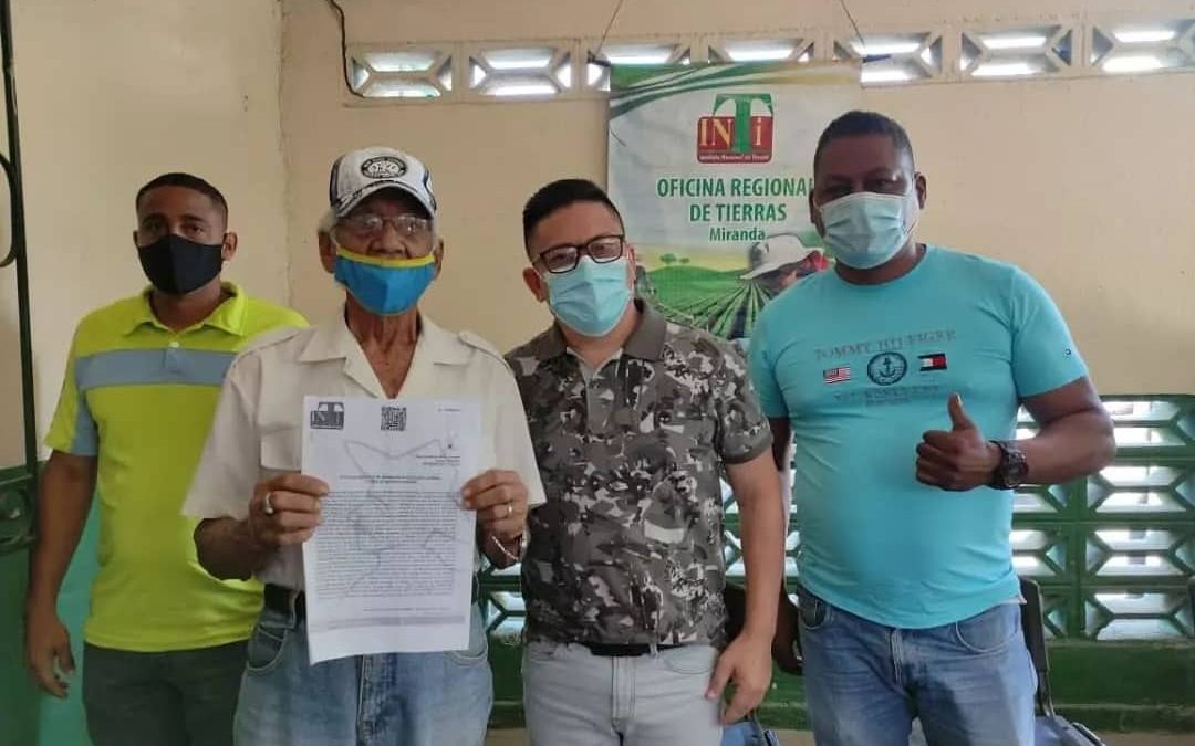Productores agrícolas mirandinos reciben títulos de tierras