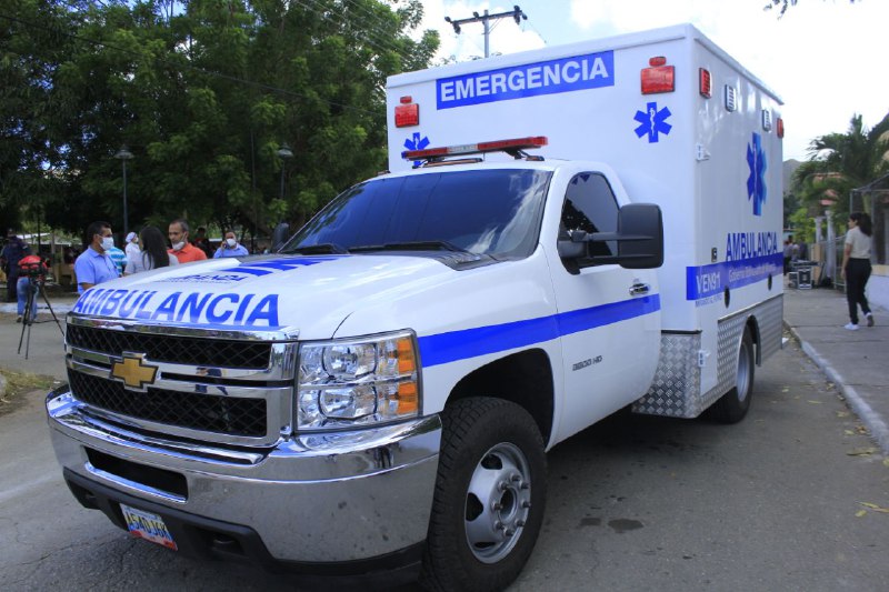 Entregaron ambulancia en Paz Castillo