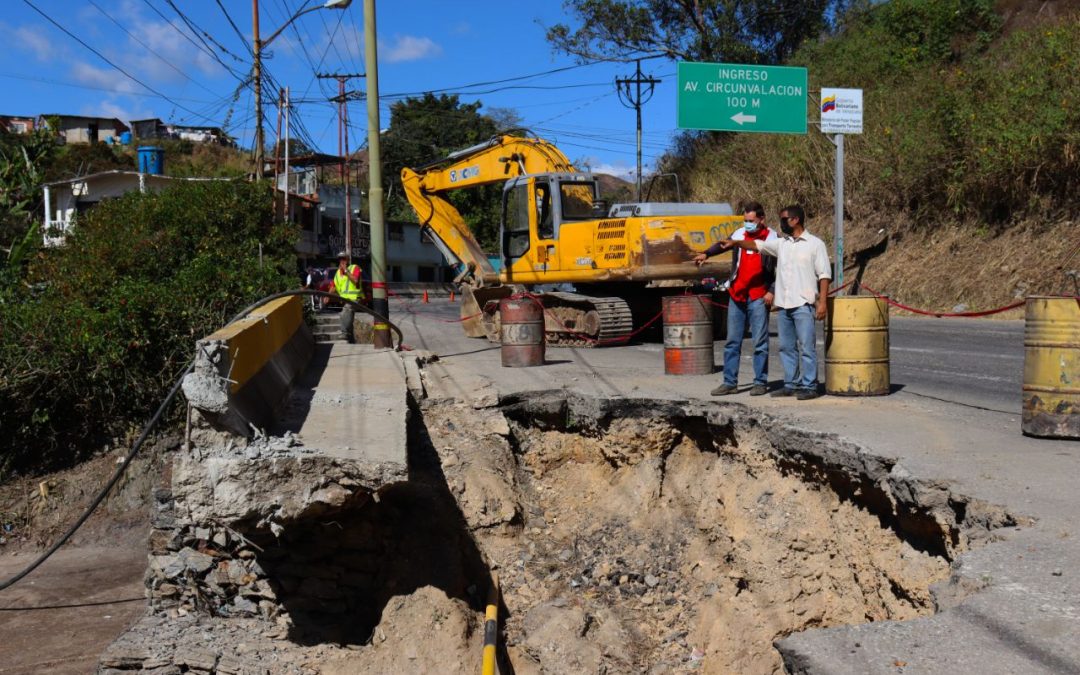 Avanza reparación de falla de borde en carretera Los Teques – San Pedro
