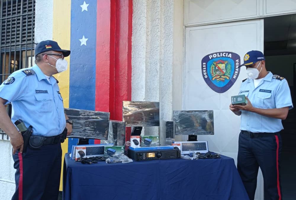 Entregan equipos para activar sistema de información en sedes de la Policía de Miranda