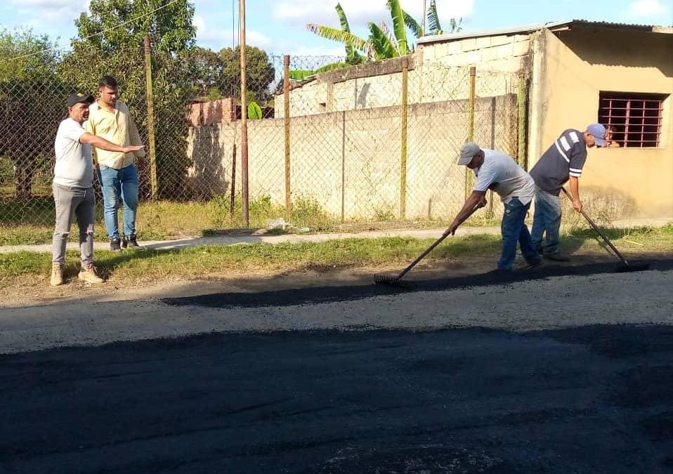 Inició plan de bacheo en comunidades de Paz Castillo
