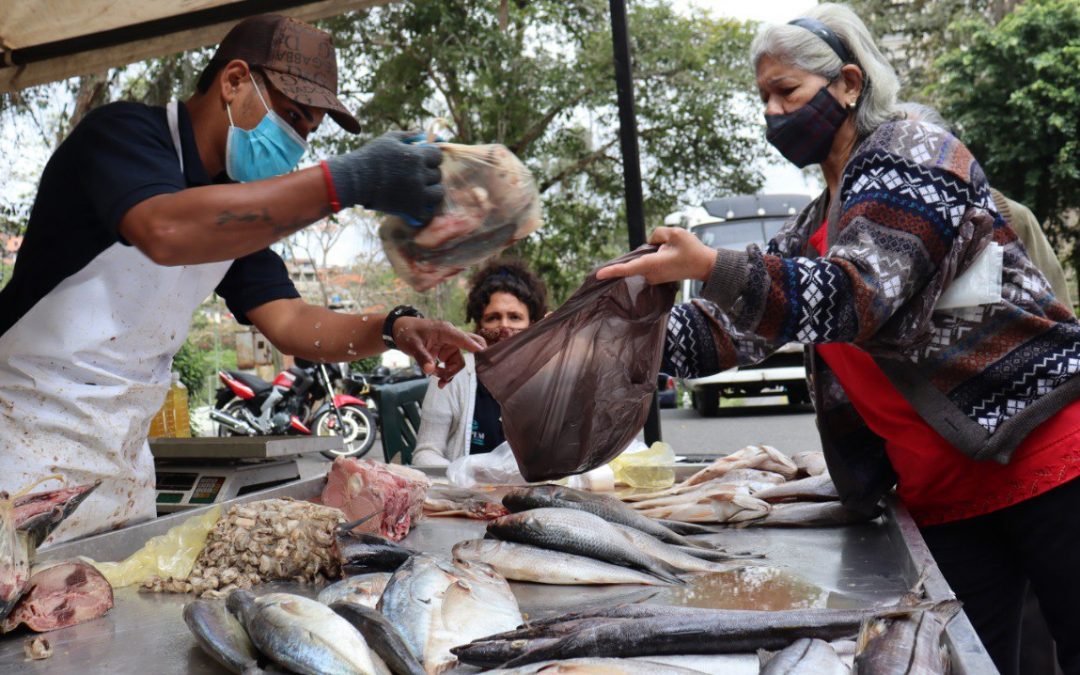 Más de 5 toneladas de alimentos distribuidas por Mercados Comunitarios en Guaicaipuro