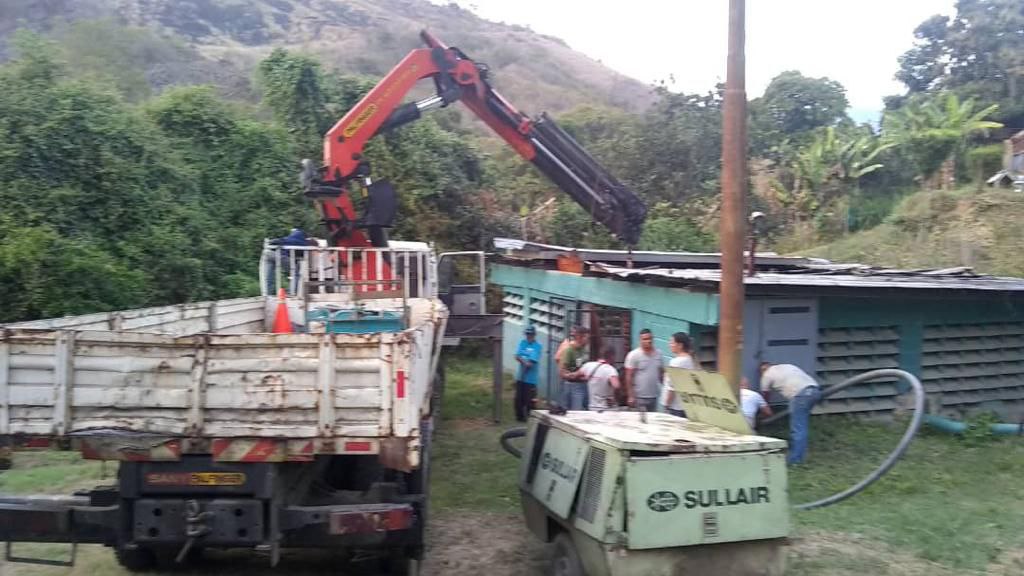 Serviguaicaipuro e Hidrocapital realizan mantenimiento de pozo de agua en Paracotos