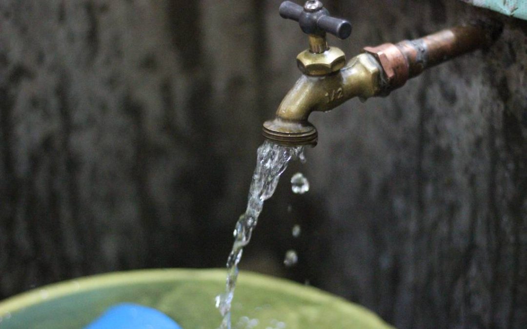 Sustituyen tuberías de agua en Santa Teresa del Tuy e Higuerote