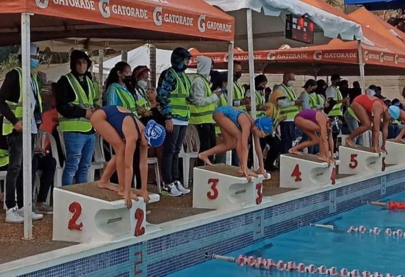 Más de 450 mirandinos participan en campeonato estadal de natación