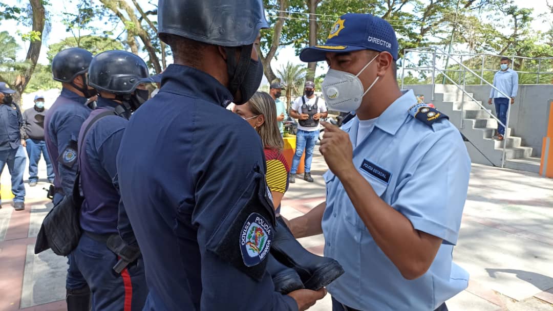 Motorizados de la Policía de Miranda reciben dotación de botas