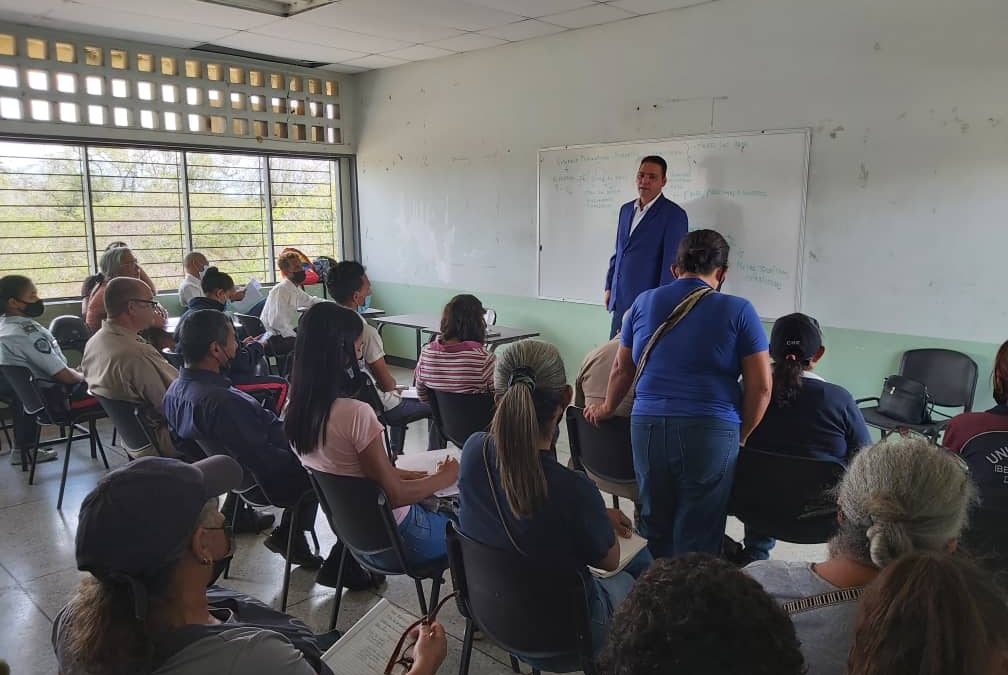 Gobiernos Comunitarios de Simón Bolívar participaron en jornada de formación