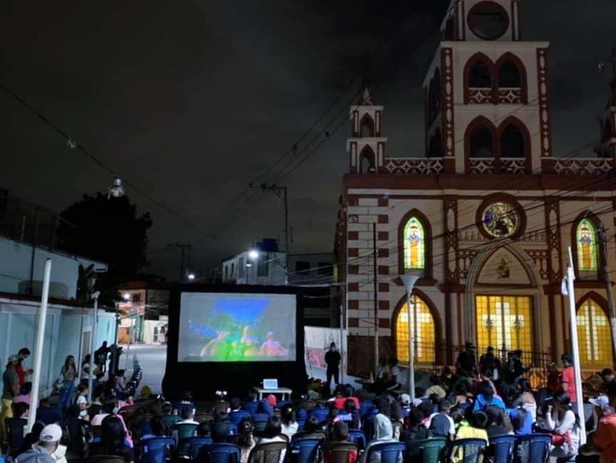 Más de 2.500 niños de Petare han disfrutado del cine comunitario