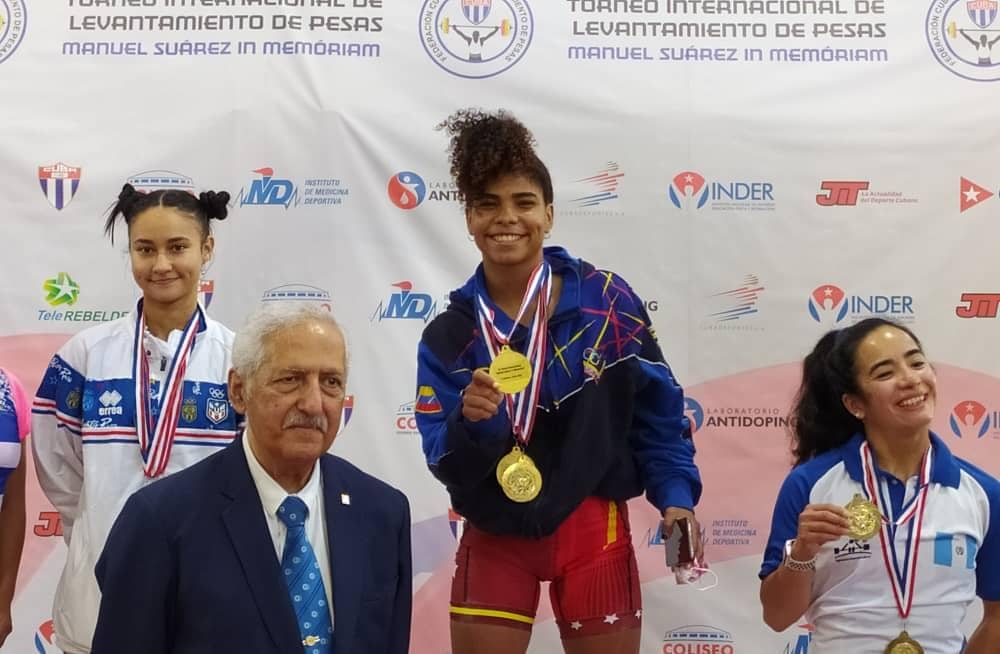 Mirandina Rosielys Quintana destaca en internacional de levantamiento de pesas