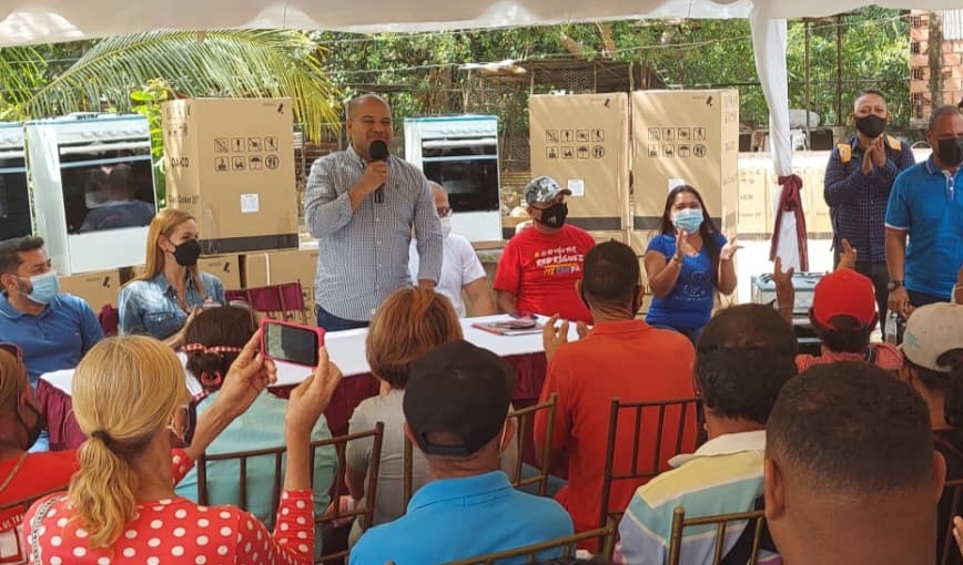 En Independencia entregan enseres a 90 familias