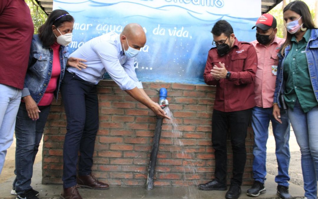 Pozo profundo mejora servicio de agua en urbanismo El Encanto de Los Teques