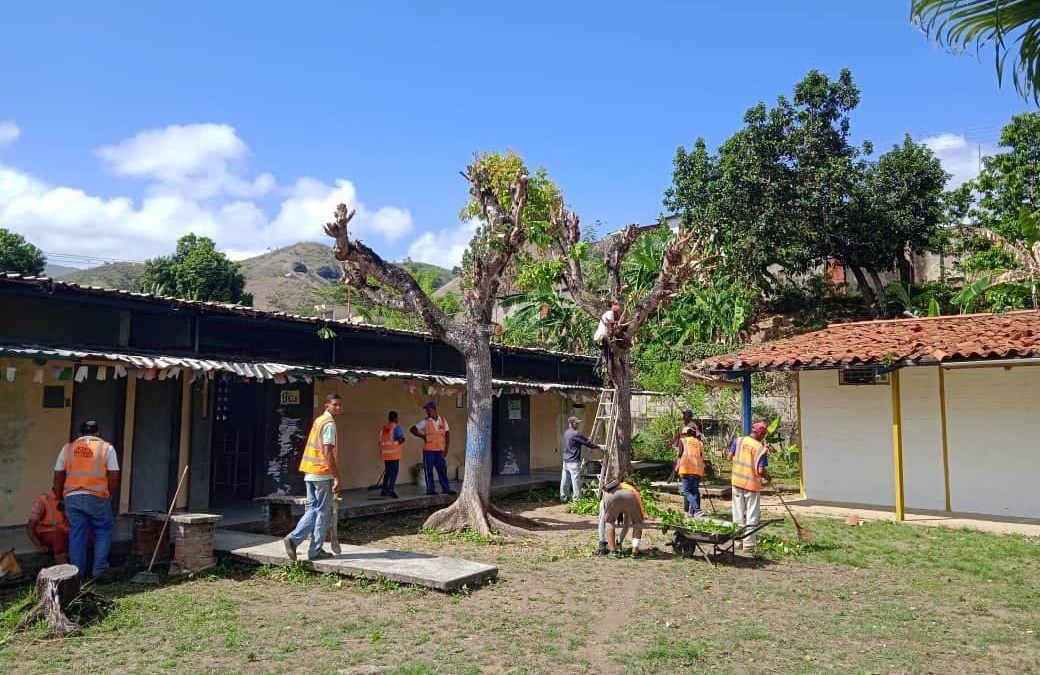 Escuelas de Tomás Lander se ponen bonitas