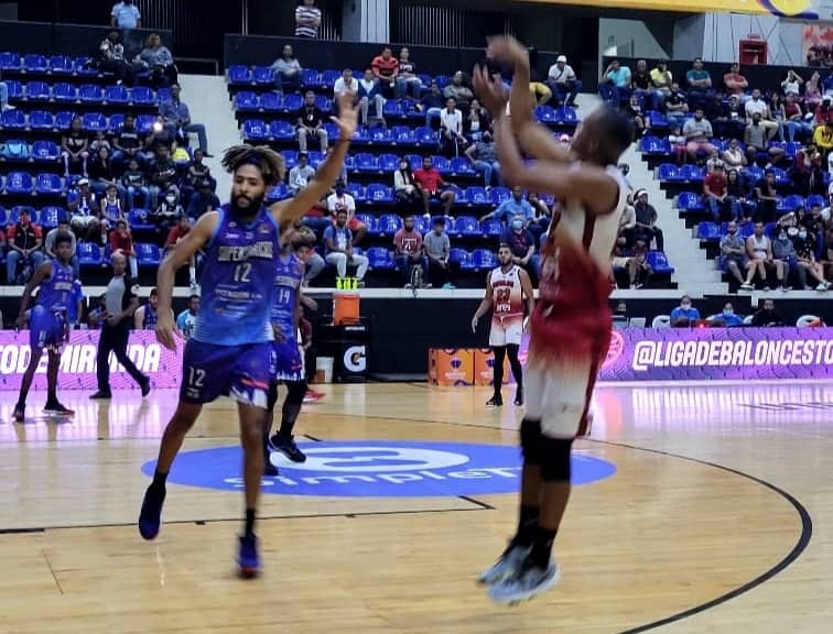 Con victoria de los Diablos comenzó Liga de Baloncesto de Miranda