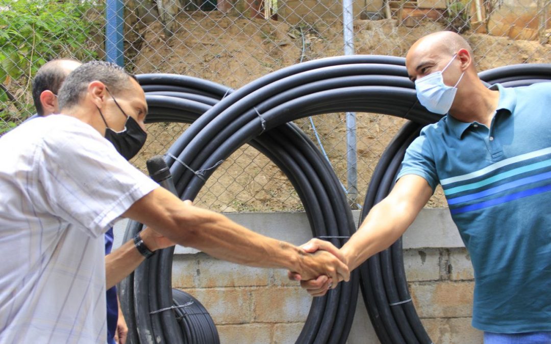 Entregaron materiales para conexión de agua directa en La Montañita de Guarenas