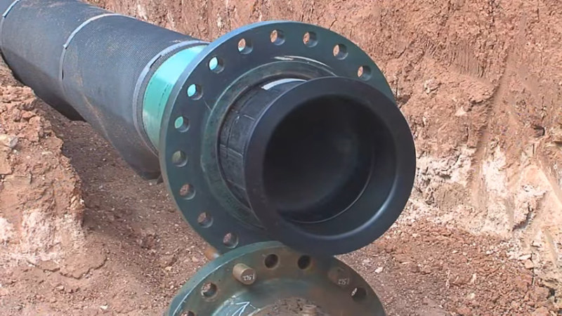 Reparada tubería de agua potable en Siempreviva de Nueva Cúa