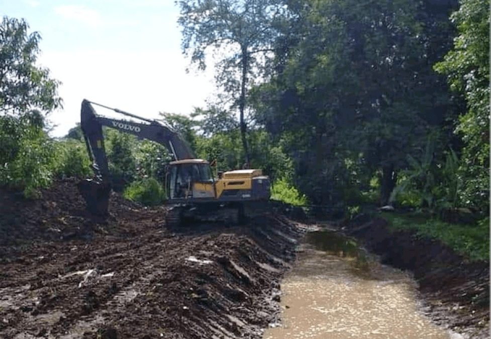 Activos trabajos de dragado  en caños y ríos de Miranda