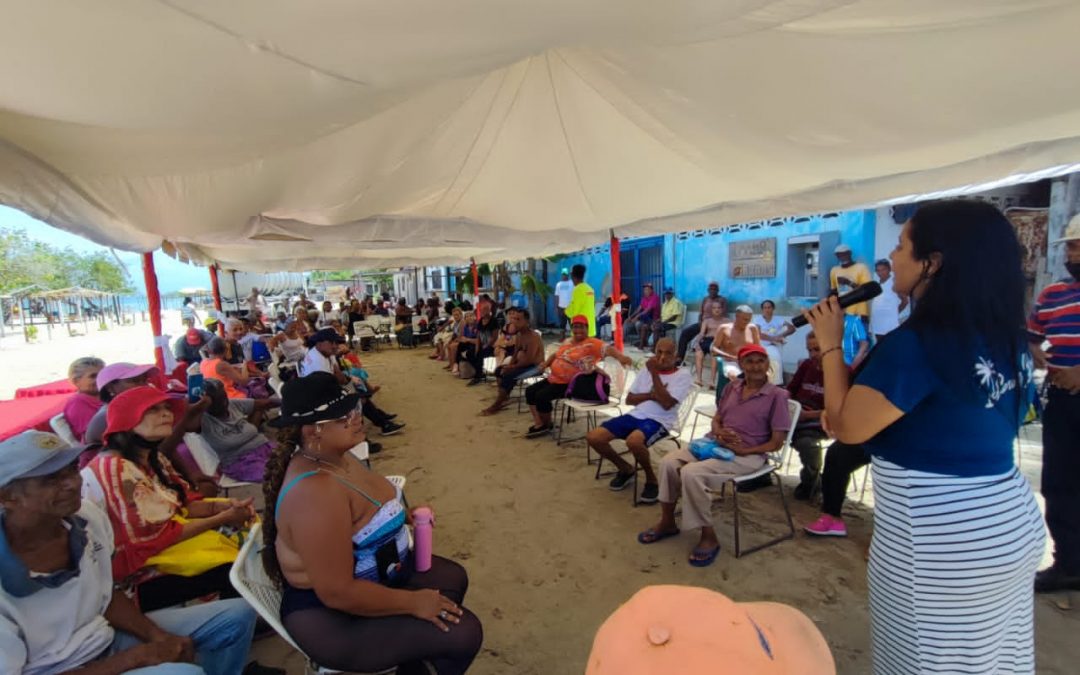 Adultos mayores de Miranda disfrutaron de un día de playa