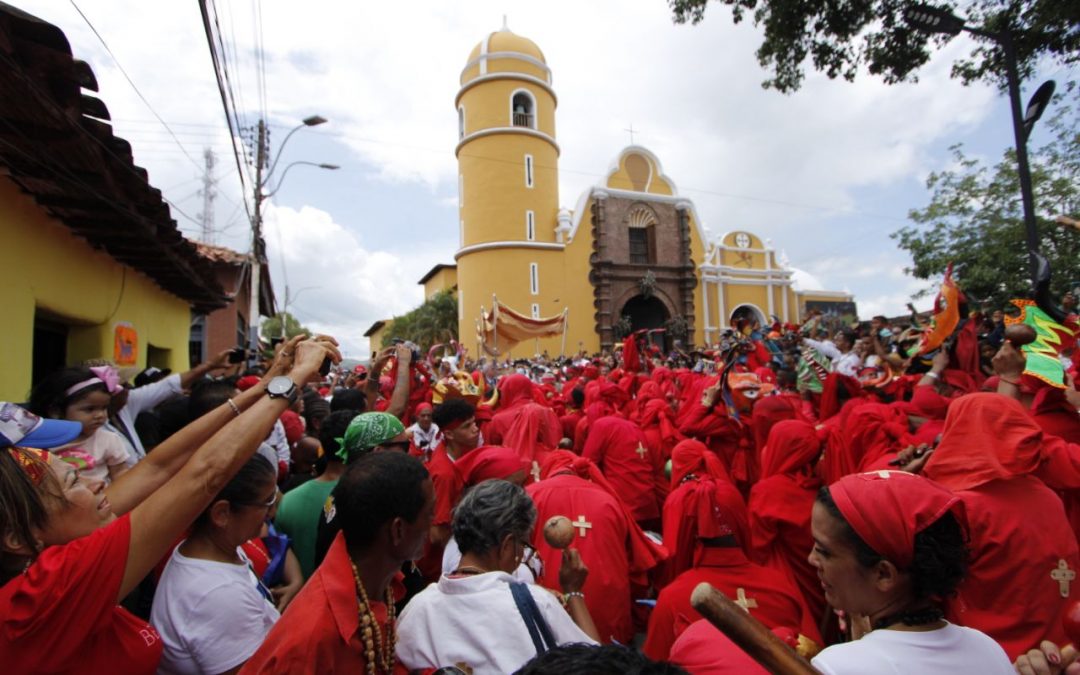 Más de 80 nuevos devotos se unieron a la Cofradía de los Diablos Danzantes de Yare