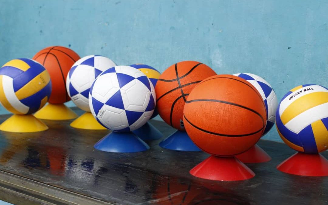Entregan balones en Acevedo como preparativo para los juegos comunales