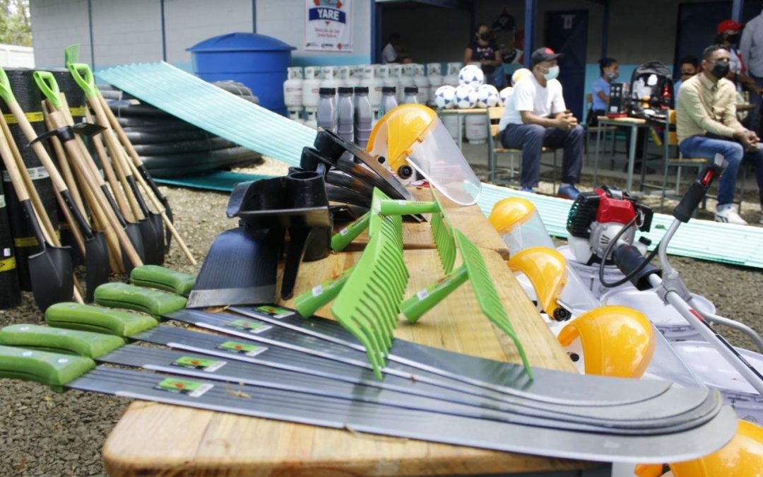 Dotan de kits productivos a conuqueros en Caucagüita